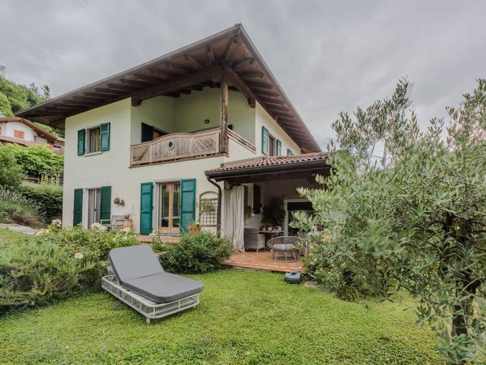 Ferienwohnung für 4 Personen, mit Terrasse und Garten in Stenico