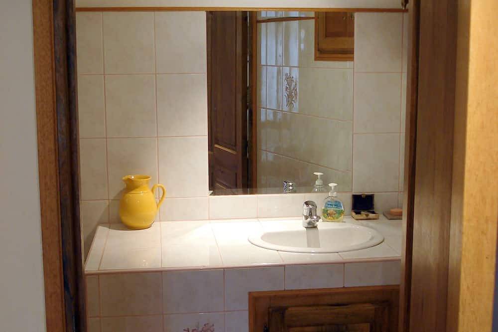 Ganze Wohnung, Maisonette-Wohnung im mittelalterlichen Teil von Bauduen in Bauduen, Regionaler Naturpark Verdon