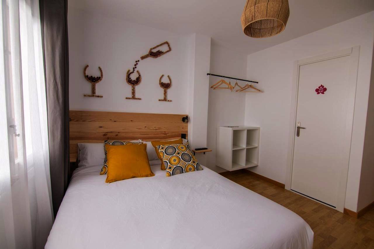 Family Room with Private Bathroom in Haro, Rioja
