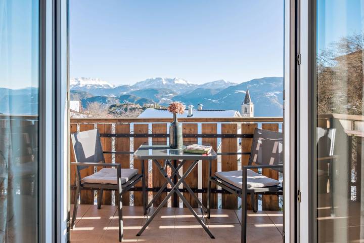 Apartamento inteiro, Apartamento 'Beckenbinder Schlern' com jardim, Wi-Fi e vista para a montanha in San Genesio Atesino, Alpes de Sarentino