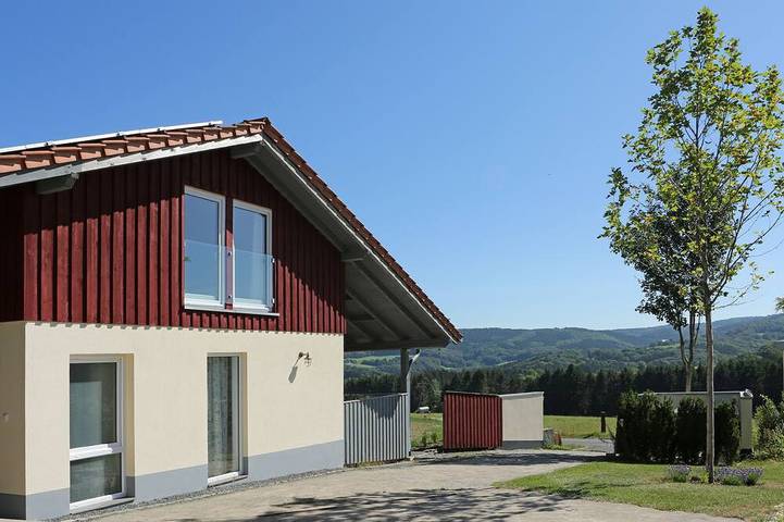 Ferienhaus für 4 Personen, mit Terrasse und Garten in Overath