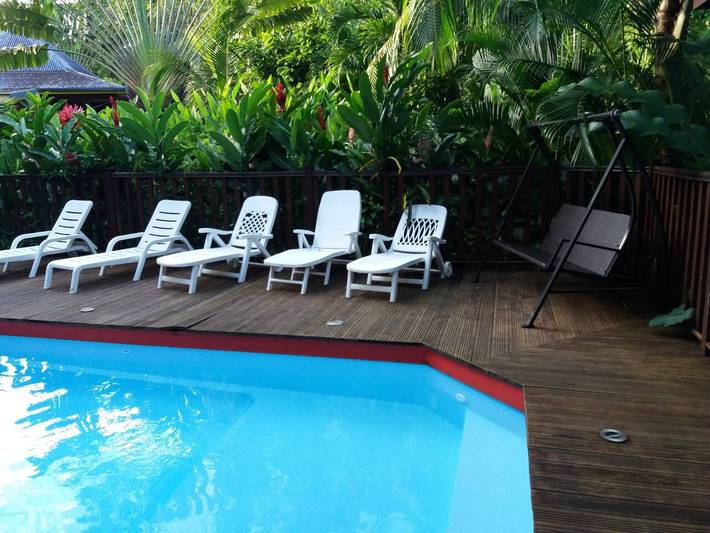 Bungalow pour 2 personnes, avec jardin ainsi que terrasse et piscine