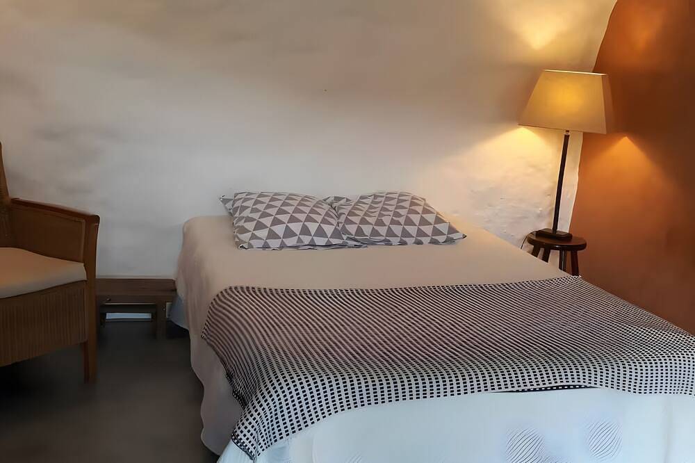 Le Paillier d'Etienne Gîte atypique avec Spa in La Cresse, Parc naturel régional des Grands Causses