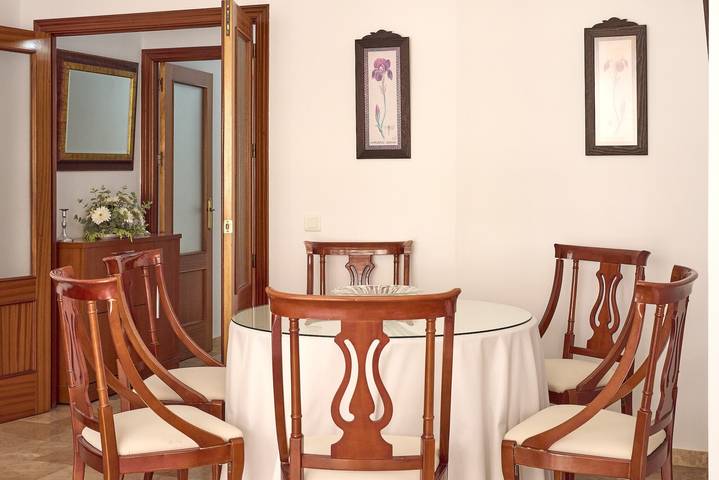 Ganze Wohnung, Ferienwohnung 'Apartamento 5 Caballeros' mit Balkon, Wi-Fi und Klimaanlage in Puente Genil, Córdoba Provinz