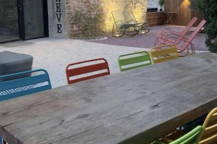 Gîte pour 10 personnes, avec terrasse et jacuzzi à Celle-Lévescault