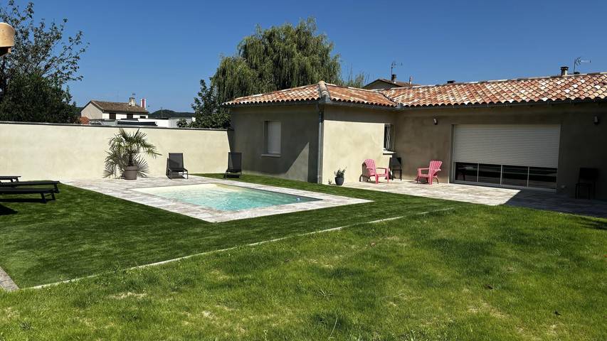 Gîte pour 4 personnes, avec piscine ainsi que terrasse et jardin à Mirepoix - 2