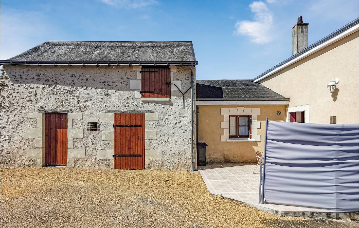 Insulated 1BR Apt w/ Parking, Garden & WiFi, 200m to Château-la-Vallière in Château-la-Vallière, Tours region