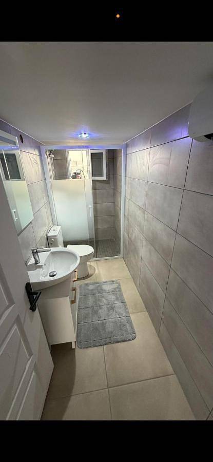 Appartement entier, Appartement moderne climatisé à Caussade Parking & Wifi in Caussade, Quercy
