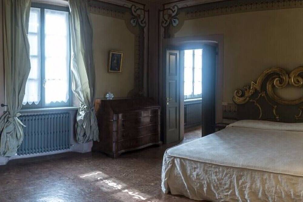 Stupenda villa d'epoca con piscina ideale per smart work in Robecco d'Oglio, Provincia di Cremona