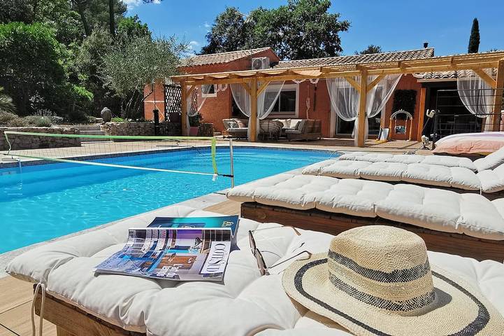 Grande villa 13 personnes dans le Var – Piscine chauffée, familles & groupes. in Flassans-sur-Issole, Côte méditerranéenne (France)