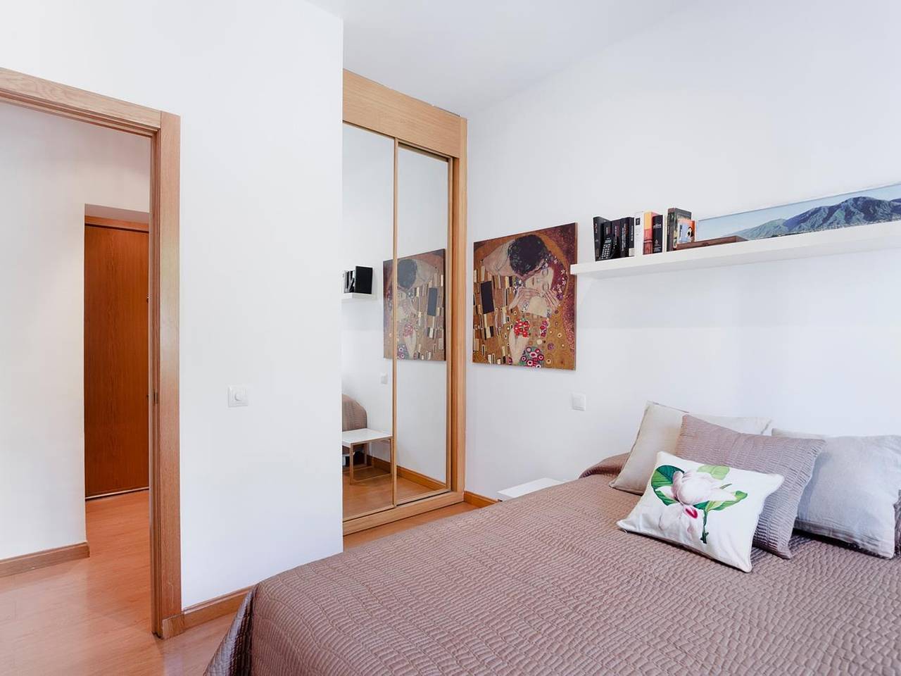 Entire vacation apartment, San Miguel Apartment in Centro (Madrid), Madrid