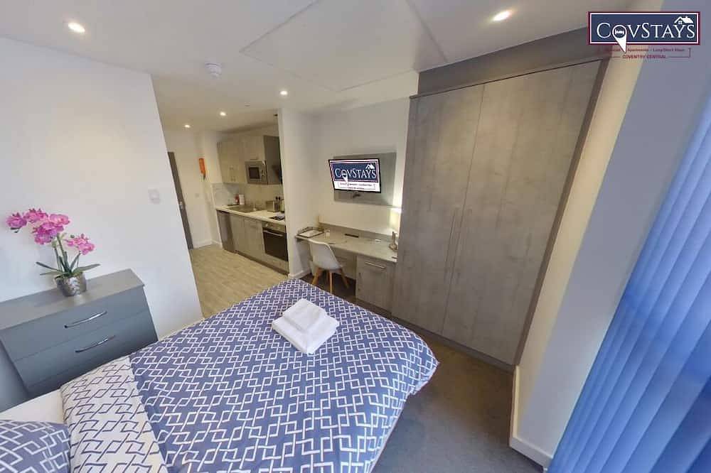 Entire apartment, Signature House - Modern City Studio in Coventry, Birmingham Area