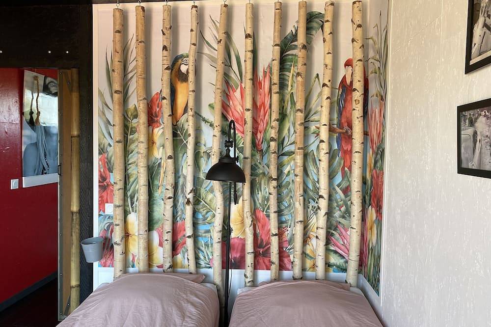Votre chambre  sur les toits avec salle de bain et terrasse privé in Marguerittes, Région de Nîmes