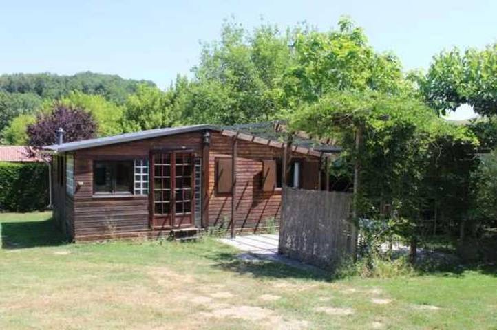 Camping pour 8 personnes, avec piscine ainsi que terrasse et bassin pour enfant dans Haute-Garonne