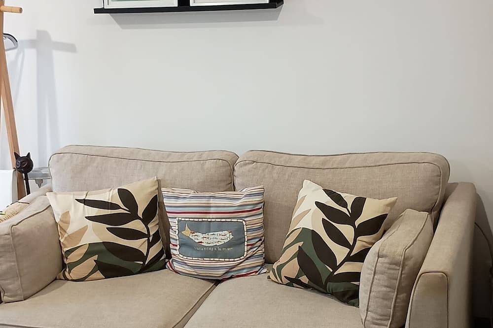 Cute gîte close to the seaside and D-Day beaches for 2 people in Quettehou, Cherbourg region