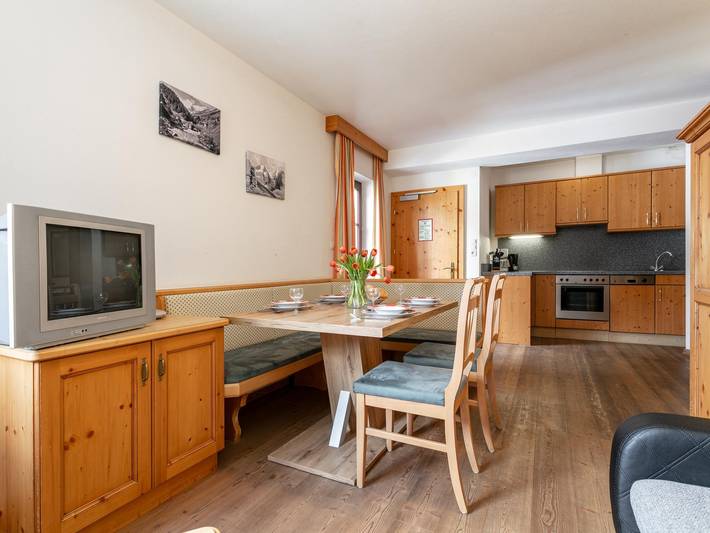 Ganze Wohnung, Nette Ferienwohnung nahe Skibus nach Sölden in Huben, Längenfeld
