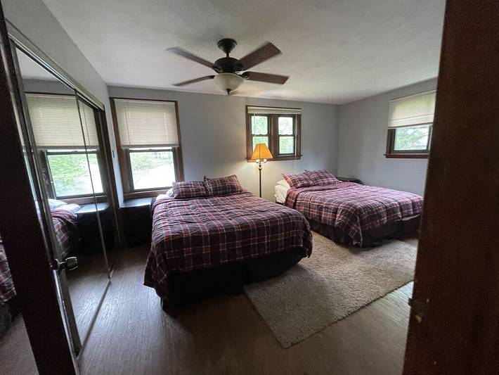 Vacation house for 12 people, with yard in Illinois