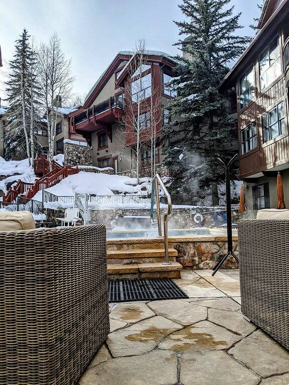 Vacation rental for 12 people, with sauna and hot tub as well as yard in Colorado