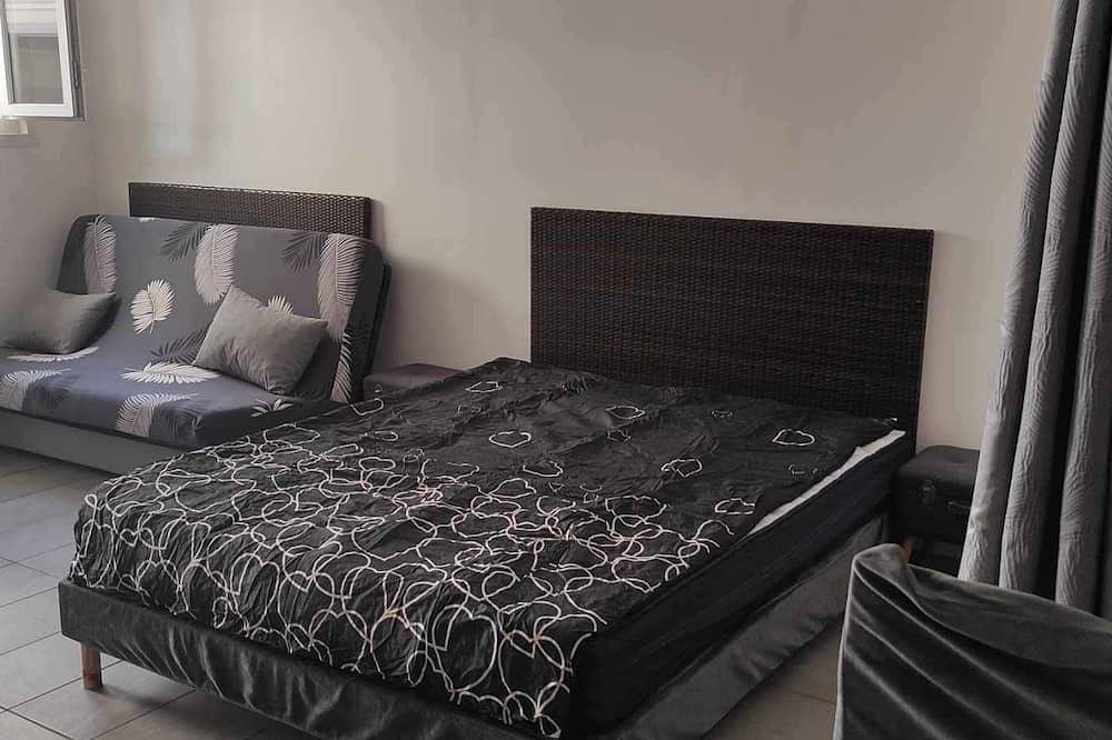 Entire apartment, Studio Avec Terrasse Bord de Mer 3 mn in Saint-Laurent-de-la-Salanque, Côte d'Améthyste