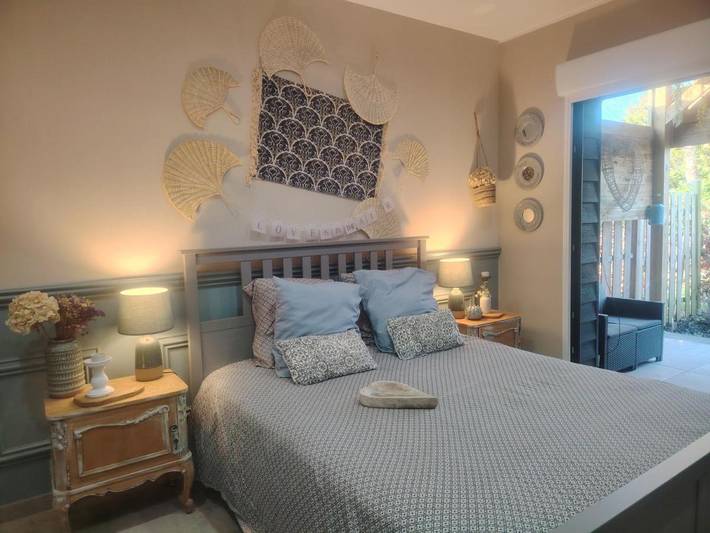 Maison d’hôte pour 2 personnes, avec Terrasse ainsi que Jacuzzi et Jardin dans Le Grand Cabaret
