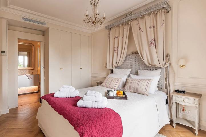 Gîte pour 6 personnes, avec balcon dans Theatre De La Tour - 3