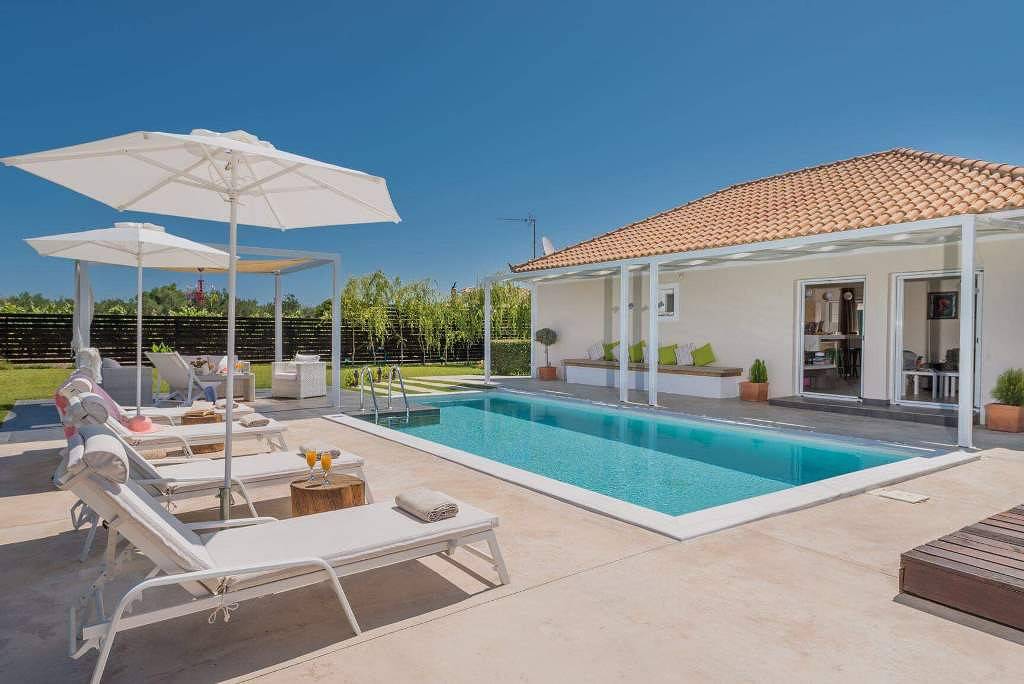 Madini Luxury Villa with free Pool Heating in Βανάτο, Ζάκυνθο