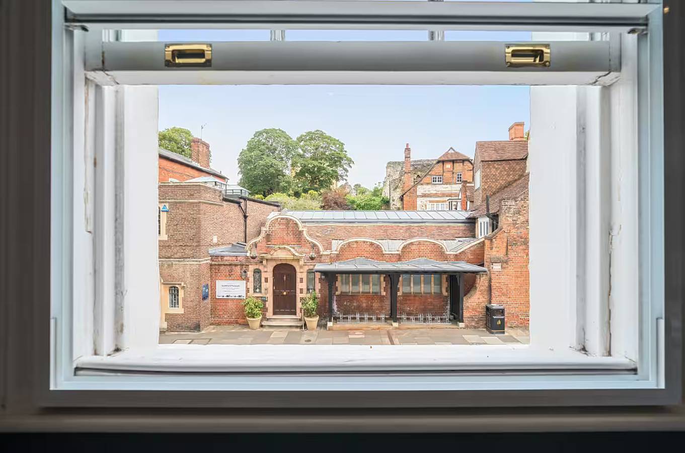 Elegant Central Guildford Home with Castle Views - Pass the Keys in Guildford, Surrey