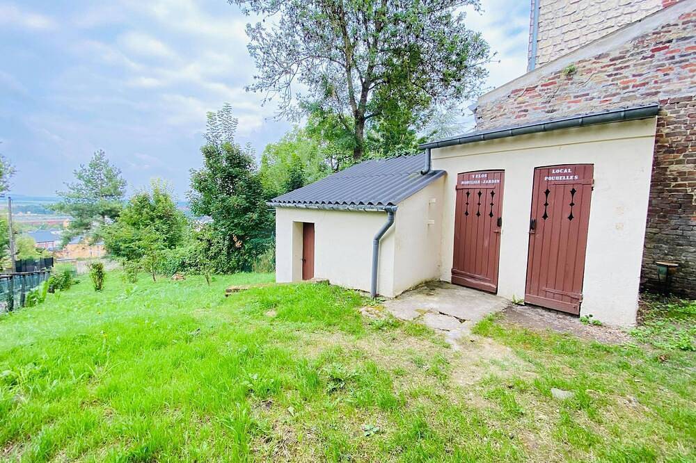 Entire apartment, Le Belle Vue St Marcel with shared garden in Laon, Aisne