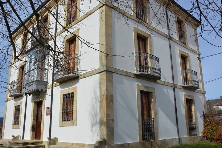 Casa de vacaciones para 16 personas, con Balcón y Terraza además de Jardín y Vistas en El Valle (Soria)