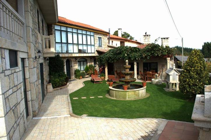 Casa de vacaciones para 6 personas, con Balcón y Terraza además de Jardín y Piscina en Ribeira Sacra - 2