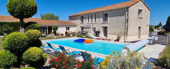 Gîte pour 6 personnes, avec jardin ainsi que terrasse et piscine à Neuville-de-Poitou