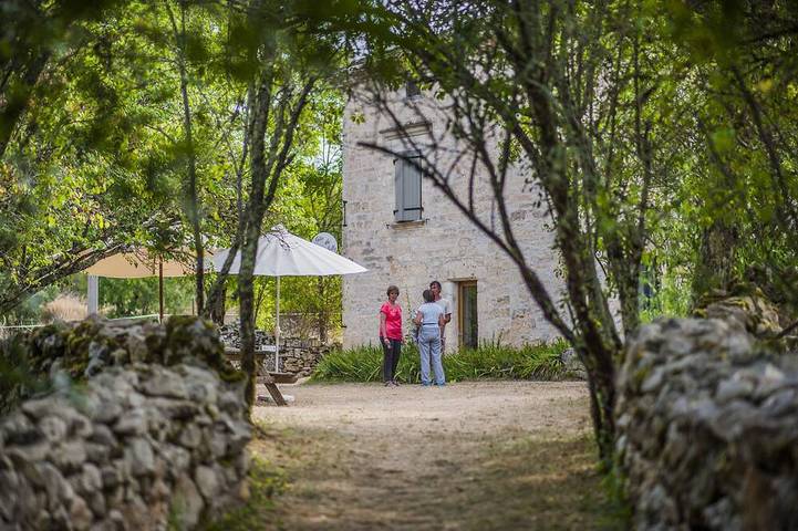 Maison de vacances pour 30 personnes, avec jacuzzi et jardin à Lalbenque