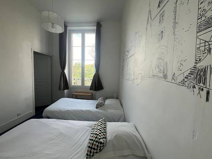 Location de vacances pour 24 personnes, avec jardin et piscine ainsi que vue et terrasse à Villeneuve-sur-Yonne - 4