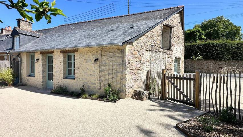 Location de vacances pour 4 personnes, avec terrasse et jardin, animaux acceptés à Sainte-Suzanne