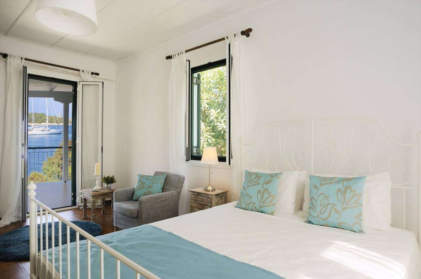 Seafront Cottage with Sea Views just Steps from the Water near Fiskardo in Fiskardo, Kefalonia