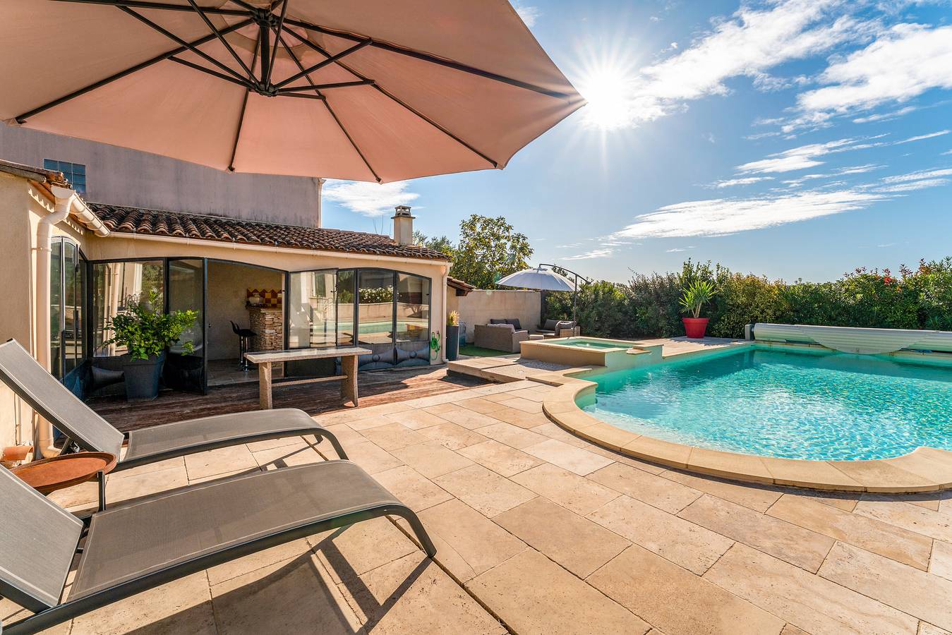 Villa « Plein Soleil » con piscina privada, Wi-Fi y aire acondicionado in Sarrians, Vaucluse
