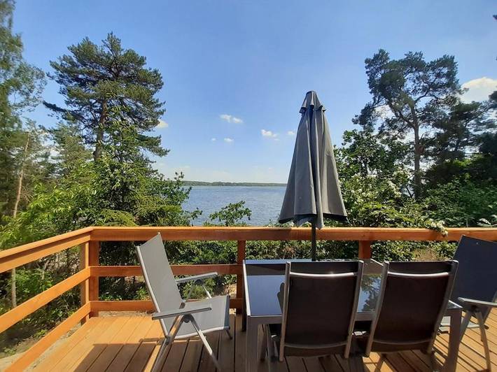 Ferienhaus für 4 Personen, mit Whirlpool und Terrasse sowie Seeblick