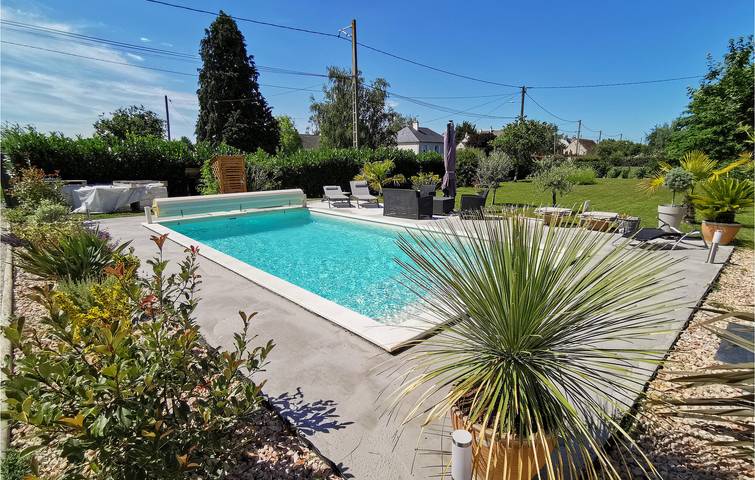 Vakantiehuis voor 4 personen, with tuin and terras as well as zwembad in Centre-Val de Loire