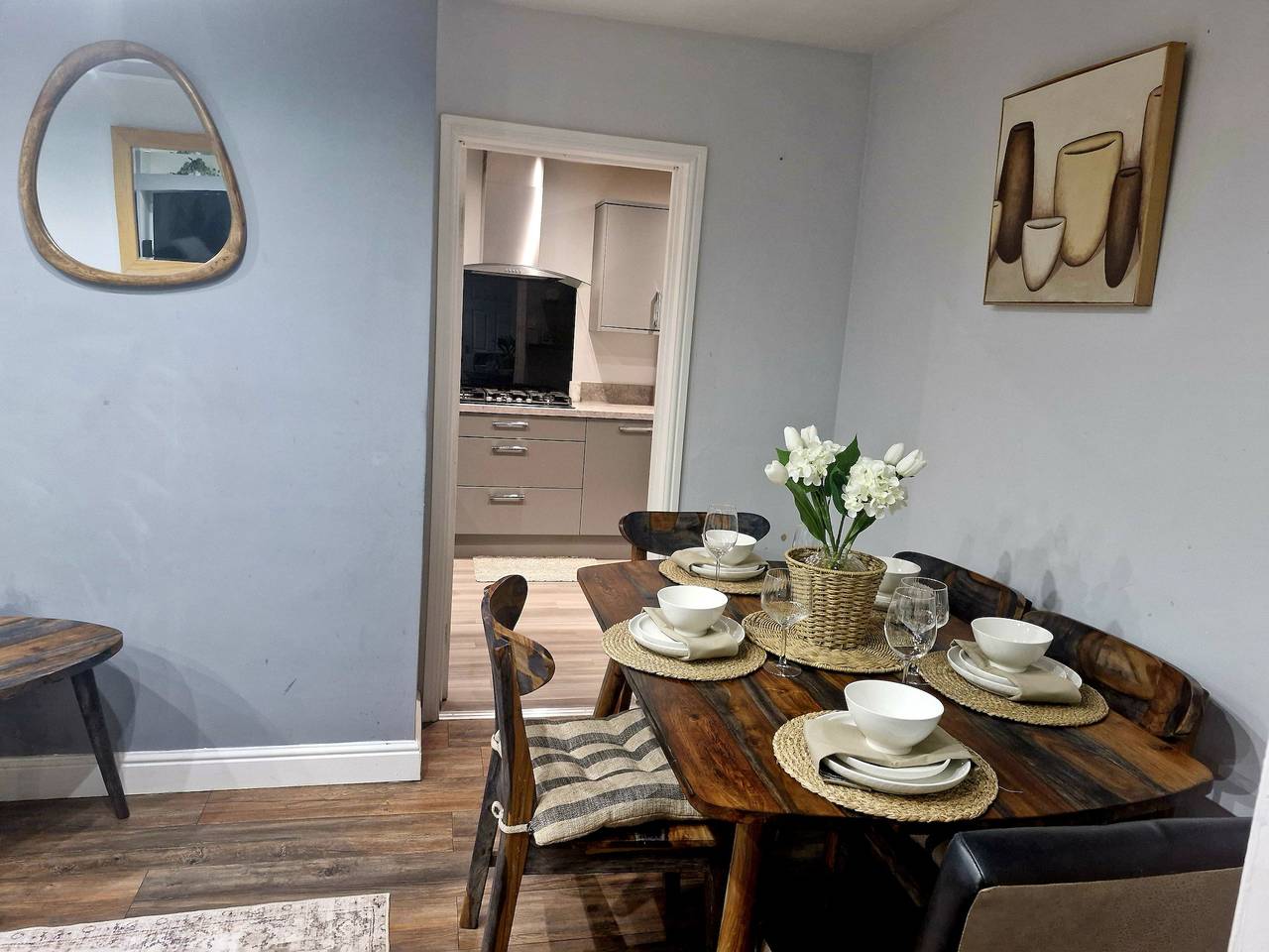 3 bed house, sleeps 5, near airport and town, outside parking free in Manchester, Greater Manchester