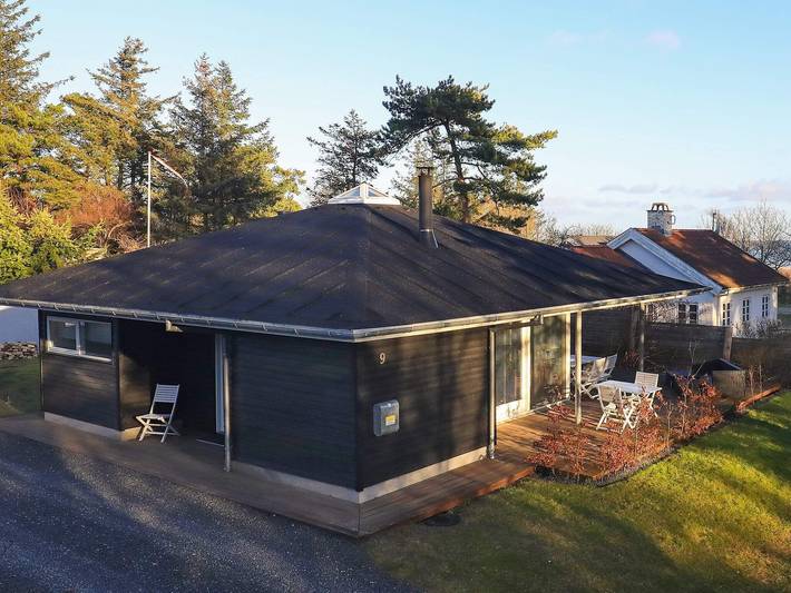 Ferieudlejning for 6 personer, med terrasse, børnevenlig i Hals