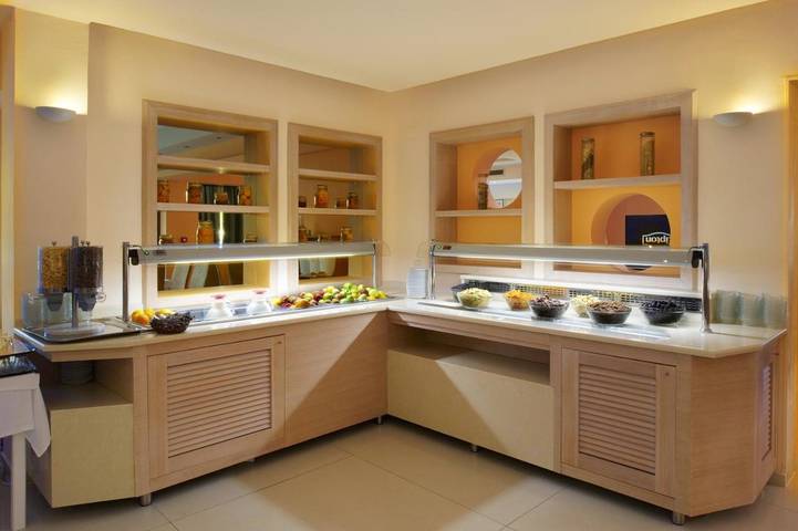 Station pour 2 personnes, avec jardin et vue ainsi que piscine et sauna dans Portes - 4