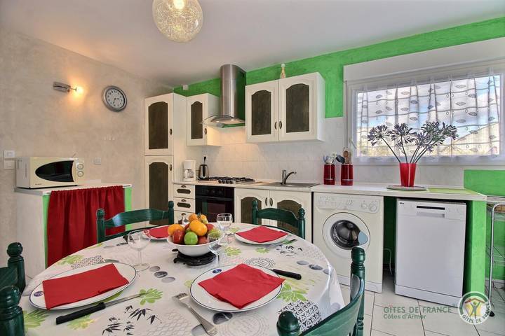 Gîte pour 3 personnes, avec Terrasse et Jardin à Plourivo - 3