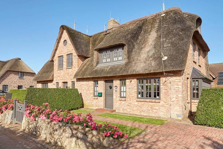 Ferienhaus für 4 Personen, mit Terrasse und Sauna sowie Garten in Oldsum