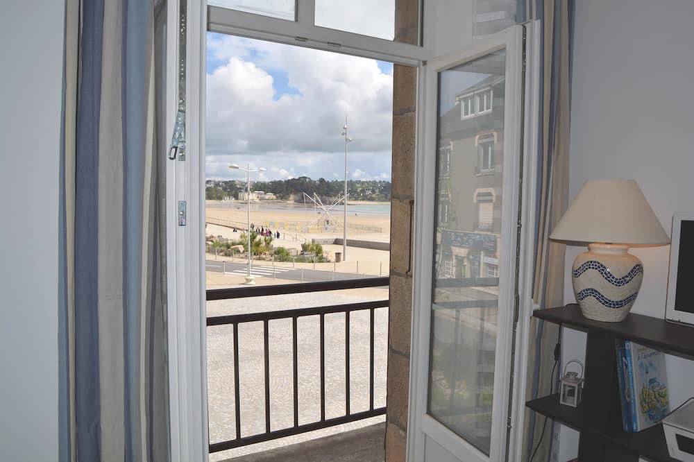 Appartement entier, Vue mer, F2 face à la plage de Morgat avec petit balcon in Morgat, Crozon