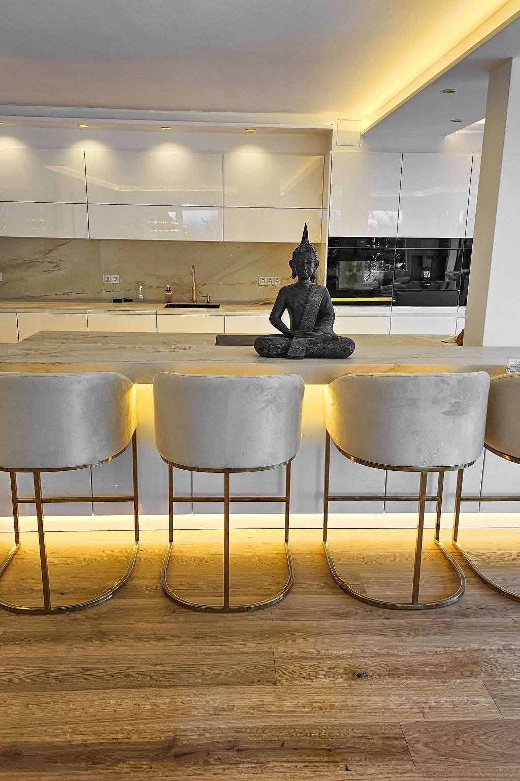 Appartamento intero, Luxurious large Home, Pool , Garden , Koi Pond in Monaco di Baviera Sendling, Monaco di Baviera