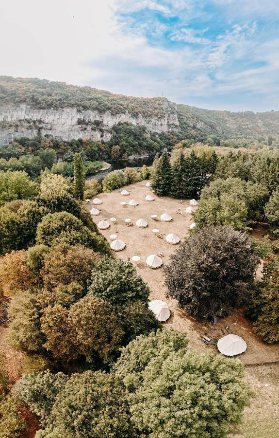 Gîte pour 4 personnes, avec vue ainsi que jardin et terrasse à Lacave