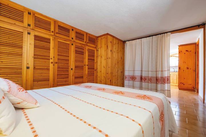 Casa Oleandro mit Garten, 100 mt von Strand entfernt, internet Wifi in Porto Taverna, Loiri Porto San Paolo