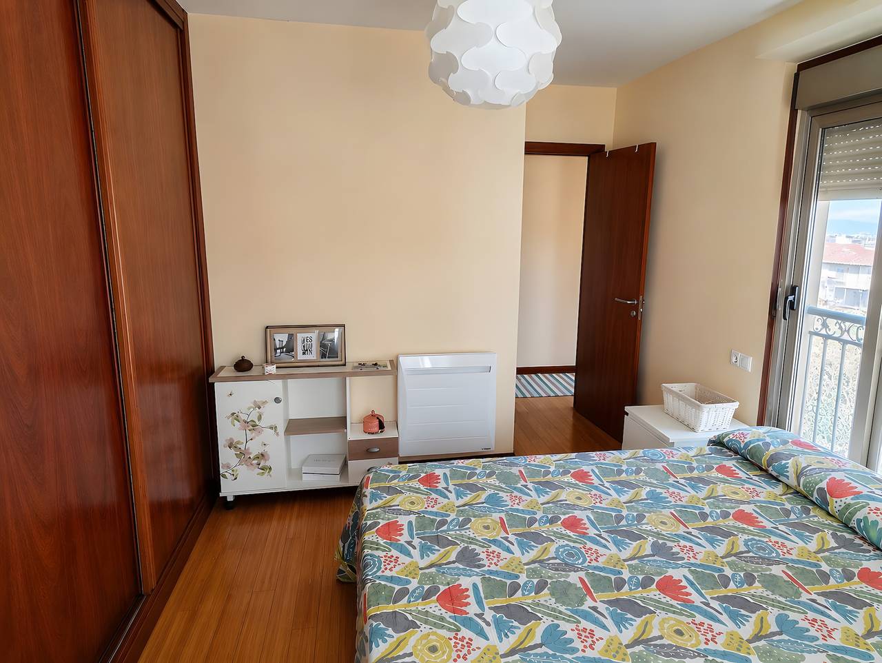 Ganze Wohnung, Apartment mit 2 Schlafzimmern am Strand, Meerblick & Wlan in Praia da Xunqueira (Moaña), Moaña