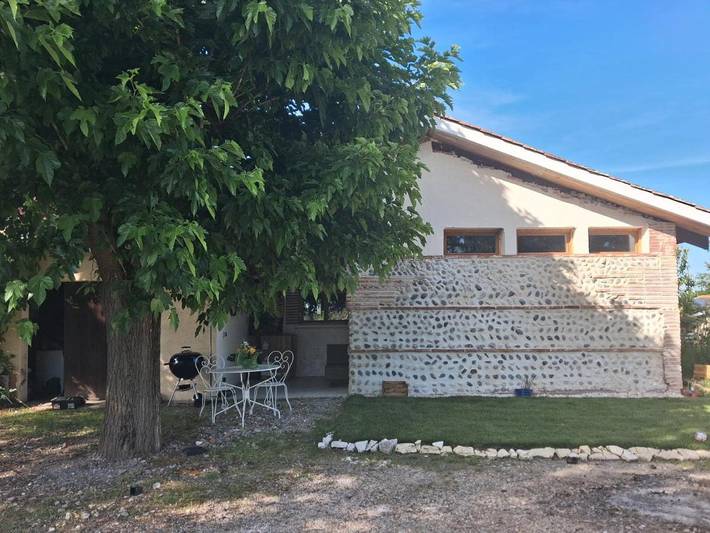 Location de vacances pour 5 personnes, avec jardin et piscine, animaux acceptés à Lamasquère