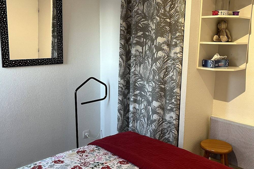 Appartement entier, Appartement T2 Bord De Mer \"Les pieds dans l'eau\" avec Garage in La Ciotat, Région de Marseille